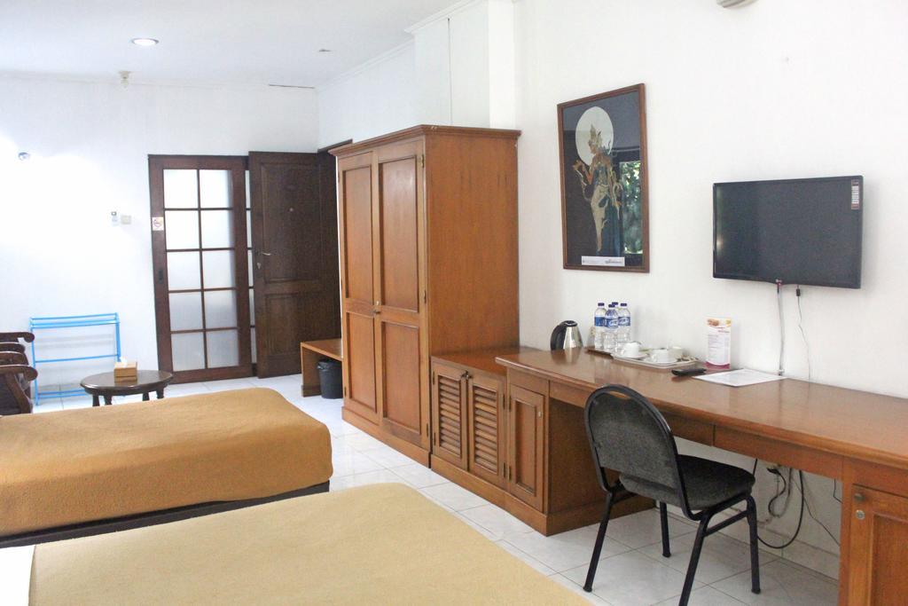 Hotel Winotosastro Garden Yogyakarta Esterno foto
