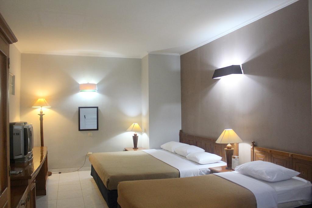 Hotel Winotosastro Garden Yogyakarta Esterno foto