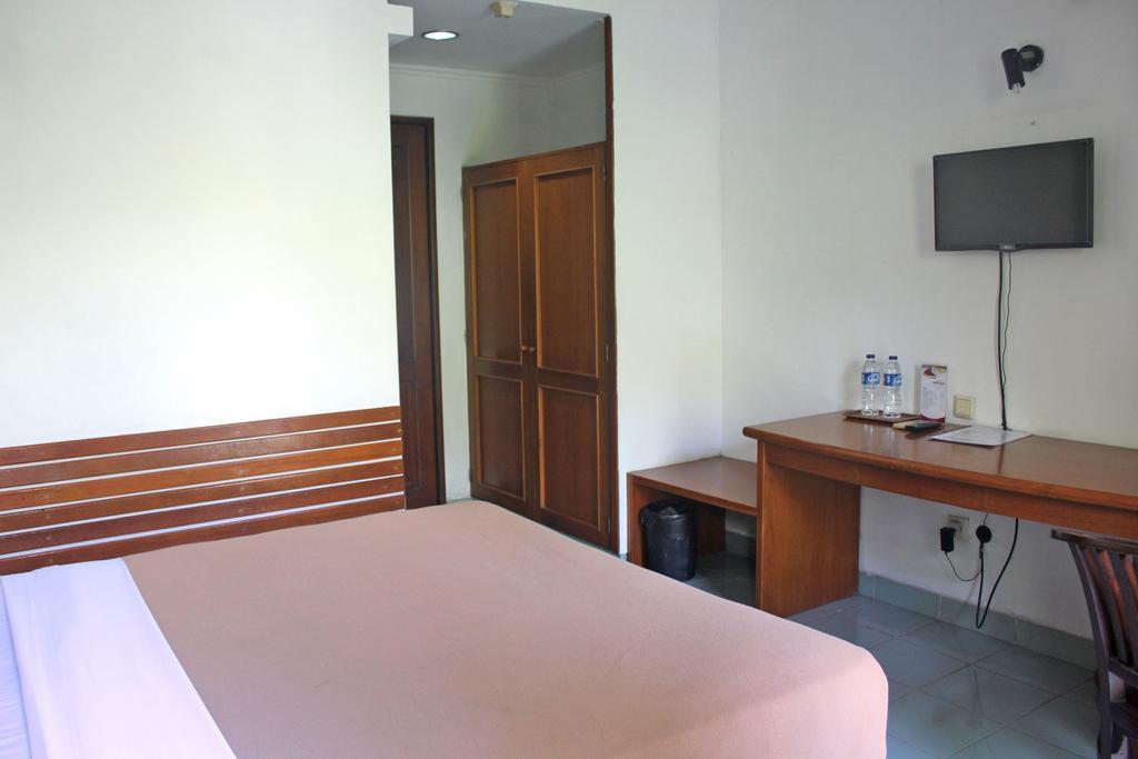 Hotel Winotosastro Garden Yogyakarta Esterno foto