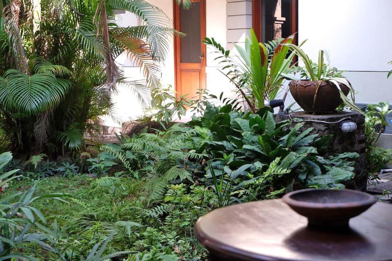 Hotel Winotosastro Garden Yogyakarta Esterno foto